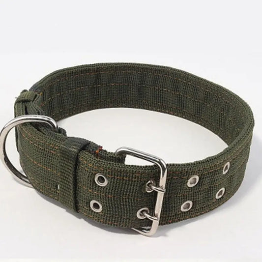 Questo cinturino in pelle per cani è un accessorio perfetto per il tuo amico a quattro zampe. Realizzato negli Stati